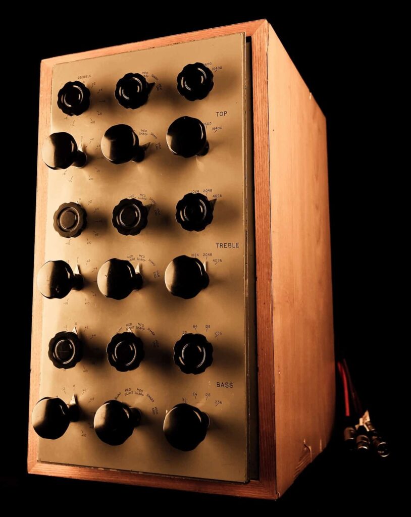 Mixing vs Mastering - A Complete Guide for Musicians and Producers (+ Audio Examples) 6 curve-bender-stereo