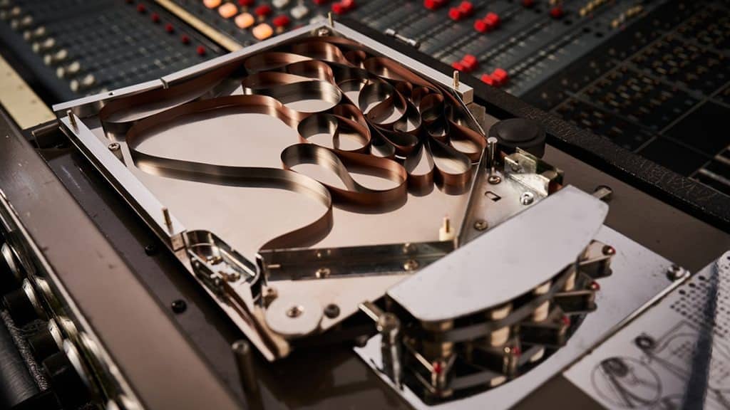 Universal Audio UAFX Galaxy '74 Tape Echo & Reverb - The Best Space Echo Pedal I’ve Ever Played 4 re-201_space_echo_simply_legenda