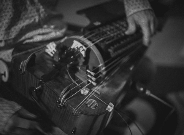 Wheel of Strings: Another Brilliant Instrument from Tonsturm 3 large-hurdy-gurdy